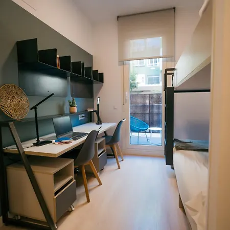 Residencia Bravo Students דירה